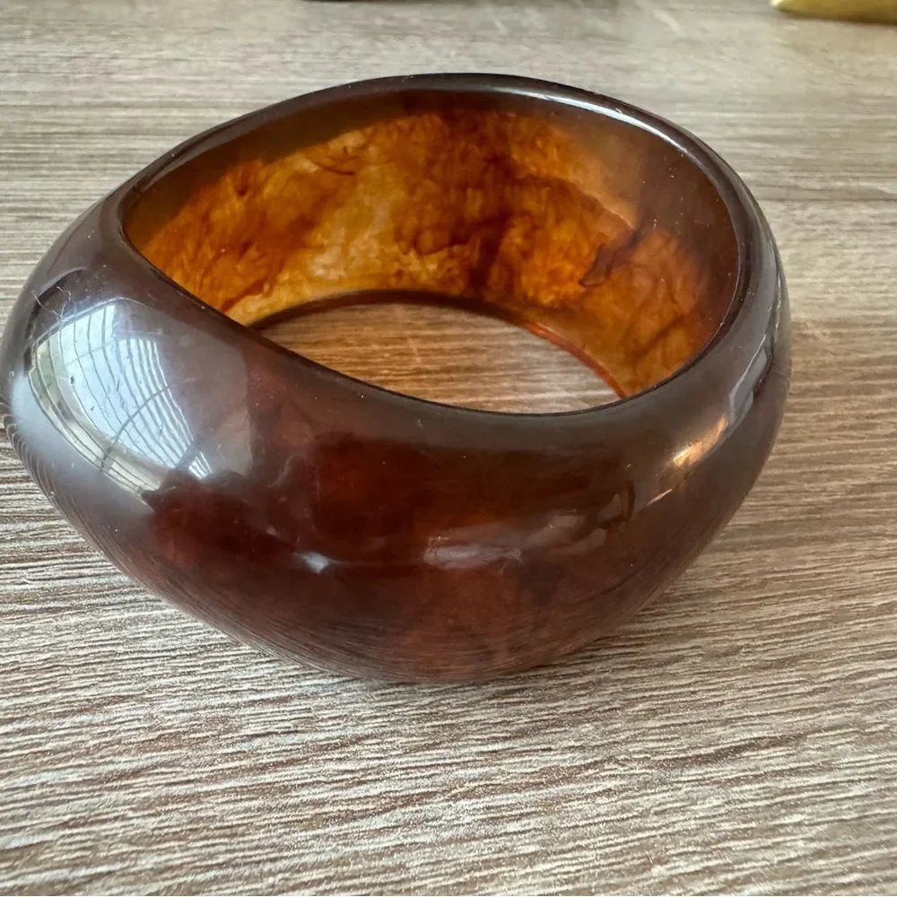 Brown Resin Bangle Bracelet A1198
